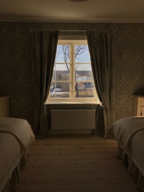 3 bedrooms, iron/ironing board, WiFi, bed sheets - Dream villa on Vätö - rural idyll, own boat mooring and sea view in Roslagen! (Vätö)