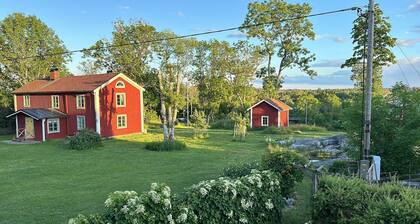Dream villa on Vätö - rural idyll, own boat mooring and sea view in Roslagen!