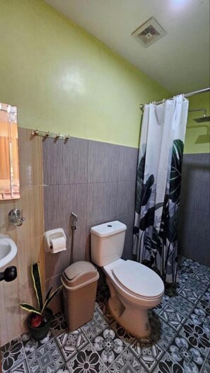 Executive Double Room, 1 King Bed | Bathroom - URBAN VIBE BANGKOK (Ratchathewi)