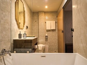 Executive Double Room, 1 King Bed | Bathroom - URBAN VIBE BANGKOK (Bangkok)