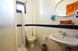 Standard Room | Bathroom