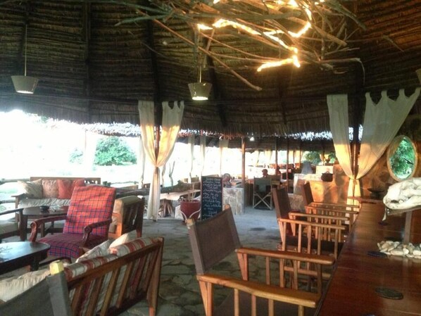 Outdoor dining - Mikumi Wilderness Camp (Morogoro)
