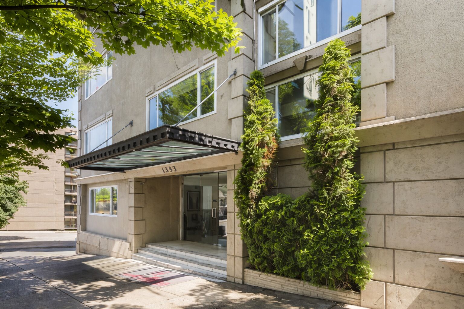 Mặt tiền nơi lưu trú