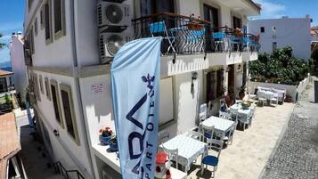 Tempat makan outdoor