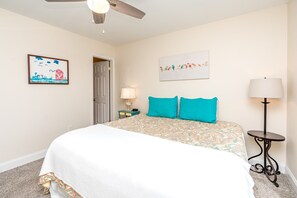 3 bedrooms, free WiFi - Beachside Bungalow - Dog Friendly - Amazing views from rooftop deck! (Topsail Beach)