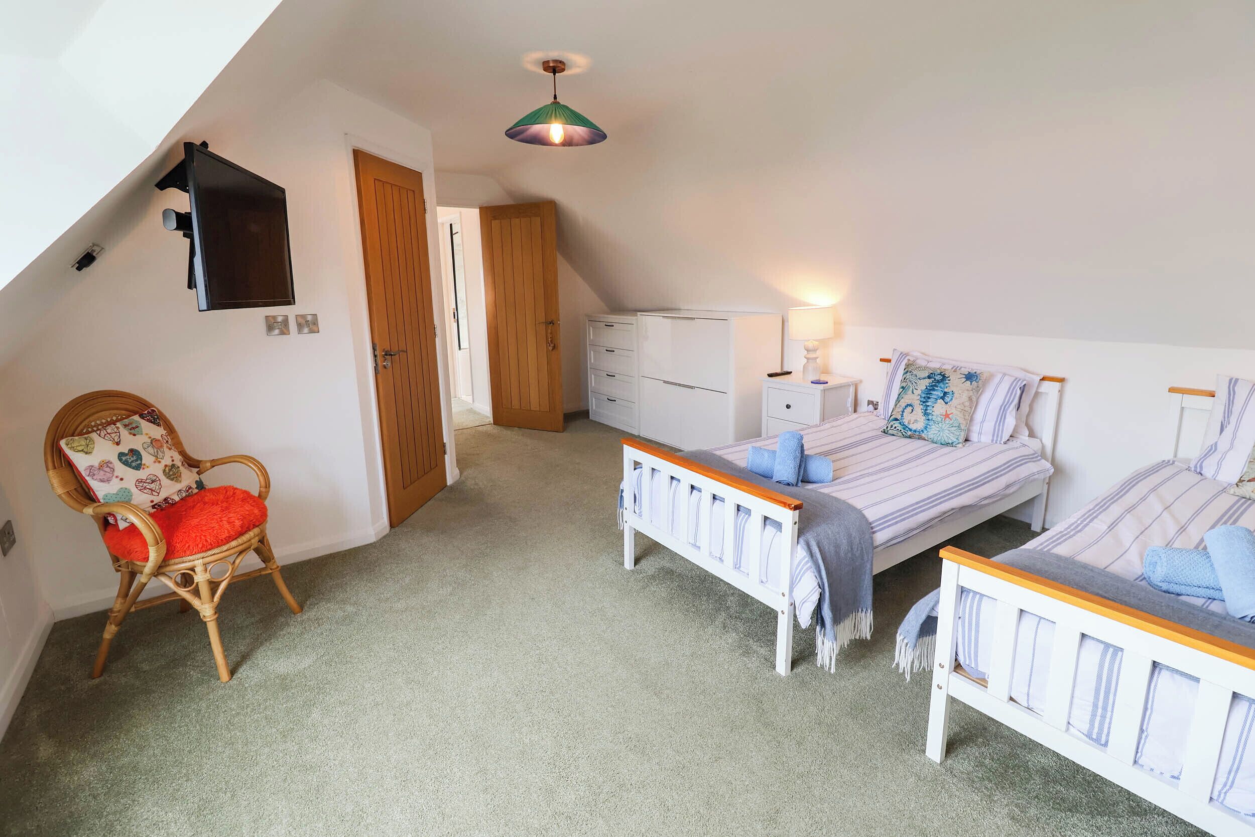 5 bedrooms, WiFi (free), individually decorated, individually furnished