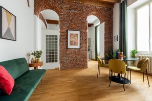 Dining - BDC - NoLo Industrial Loft 2Bath (Milan)