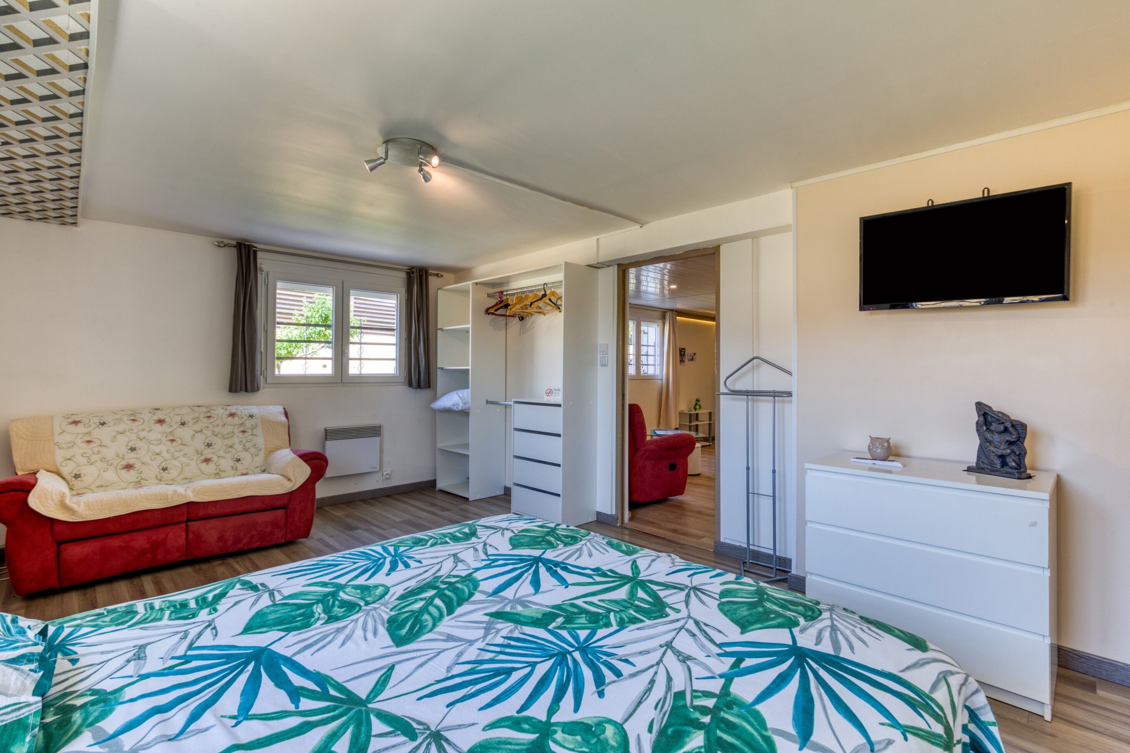 2 chambres, fer et planche à repasser, Wi-Fi, draps fournis