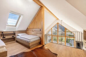 2 bedrooms, iron/ironing board, travel cot, free WiFi