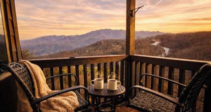 Top-of-the-Mountain Views • Cozy Loft Condo • Private Balcony + FREE DOLLYWOOD