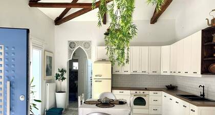 1922 Epoch Harmony Oikia 5΄- city center. Pet Friendly. with courtyard & terrace