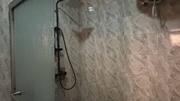 Suite, Balcony | Bathroom | Towels, soap, shampoo