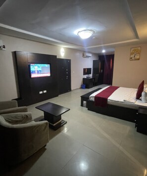 Desk, laptop workspace, free WiFi - GRAND MARIDOS HOTEL (Ibadan)