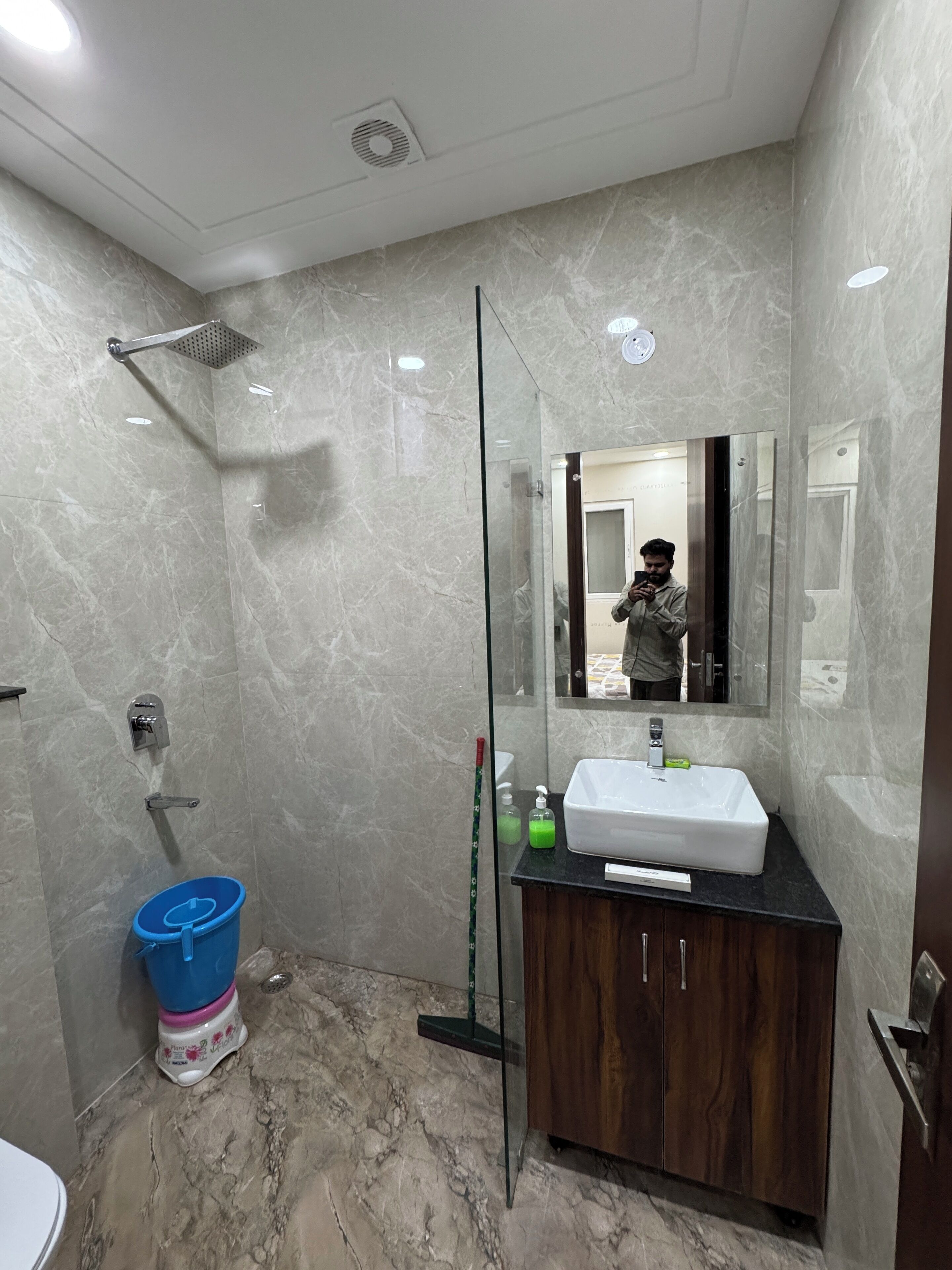 Apartment, Balcony, Garden View | Bathroom | Shower, free toiletries, towels, soap