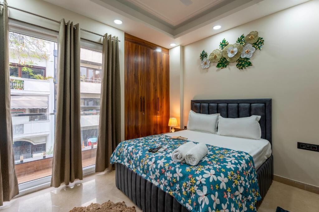 In-room safe, soundproofing, iron/ironing board, free WiFi