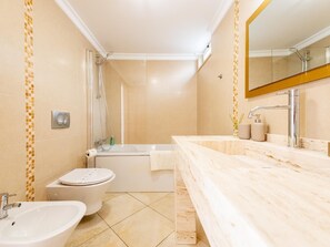 Shower, hair dryer, towels - Exclusive Villa - Home Cinema - Game Room - BBQ - AC - Wi-Fi (Tavira)