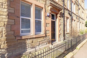 Exterior detail - Refined 2-Bed Flat with Classic Edinburgh Charm (Edinburgh)