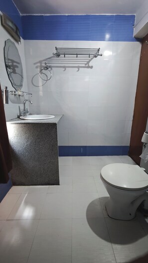 Bathroom - Hotel Ech Aar, Kargil (Kargil)