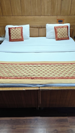 Deluxe Room | Free WiFi - Hotel Ech Aar, Kargil (Kargil)