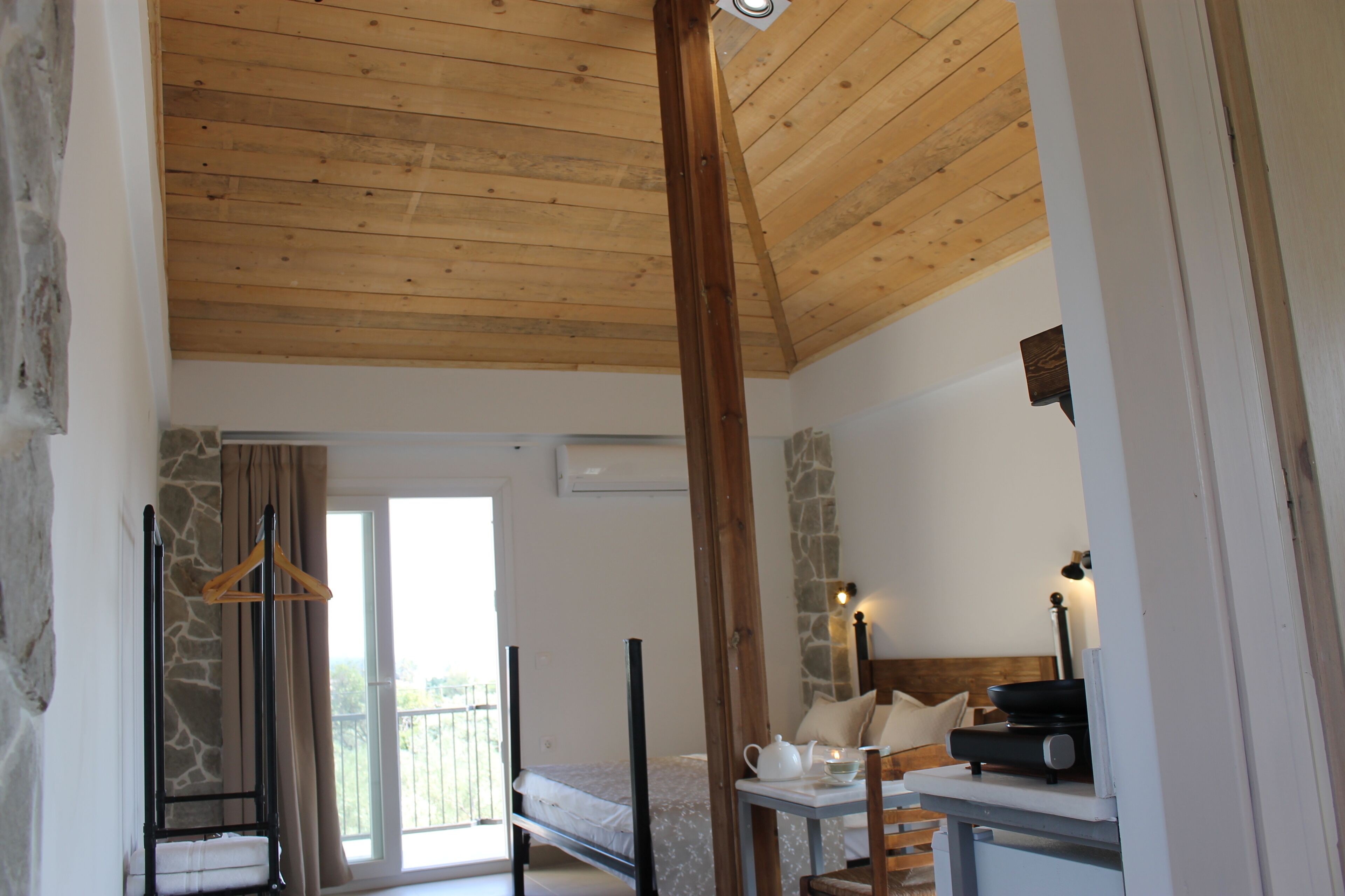 شقة إستديو عادية - بشرفة - بمنظر للبحر | مساحة عمل للكمبيوتر المحمول وستائر تعتيم ومكواة/لوح كي وواي  فاي مجانًا