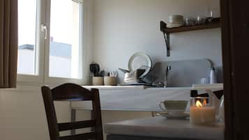 Studio Standar, balkon, pemandangan laut | Tempat makan