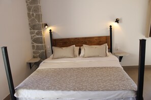 สแตนดาร์ดสตูดิโอ, ระเบียง, วิวทะเล | พื้นที่ทำงานแบบใช้แล็ปท็อป, ผ้าม่านกันแสง, เตารีด/โต๊ะรีดผ้า, Wi-Fi ฟรี