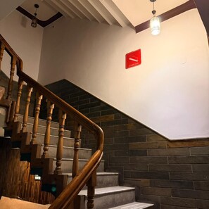 المنشأة من الداخل