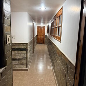 المنشأة من الداخل