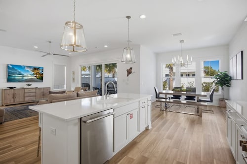 7BR Heart of Home W Pool Near the Beach