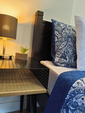 Standard Condo | Desk, free WiFi - Tessa's Place Staycation  (Binan City)