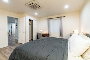 Room - Cozy Glendora Home Walk to Route66 Near Disneyland (Glendora)