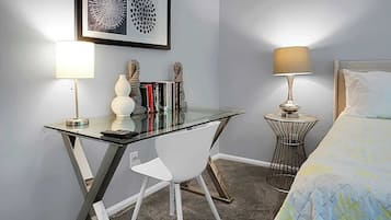 2 Schlafzimmer, Bügeleisen/Bügelbrett, Bettwäsche