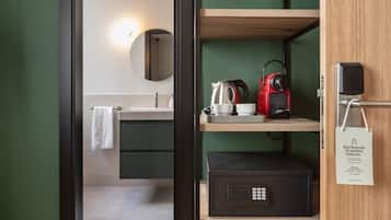 Quarto casal standard | Banheiro | Chuveiro, secador de cabelo, toalhas de banho, sabonete