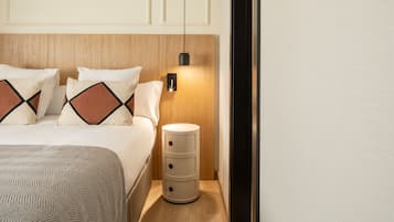 Quarto casal superior, vista para a cidade | Cofres nos quartos, Wi-Fi de cortesia, roupa de cama