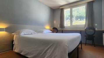 Klassieke tweepersoonskamer, uitzicht op bergen | Gratis wifi