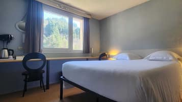 Klassieke tweepersoonskamer, uitzicht op bergen | Gratis wifi