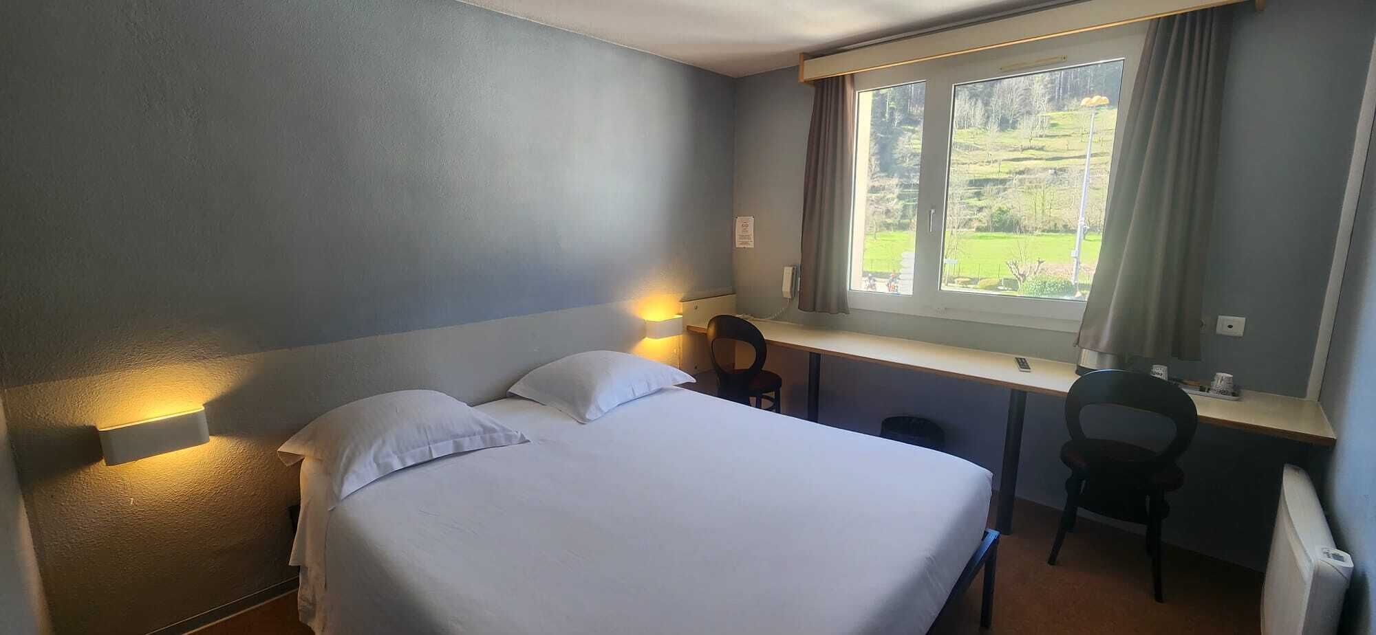 Klassieke tweepersoonskamer, uitzicht op bergen | Gratis wifi