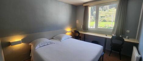 クラシック ダブルルーム マウンテンビュー | WiFi (無料)