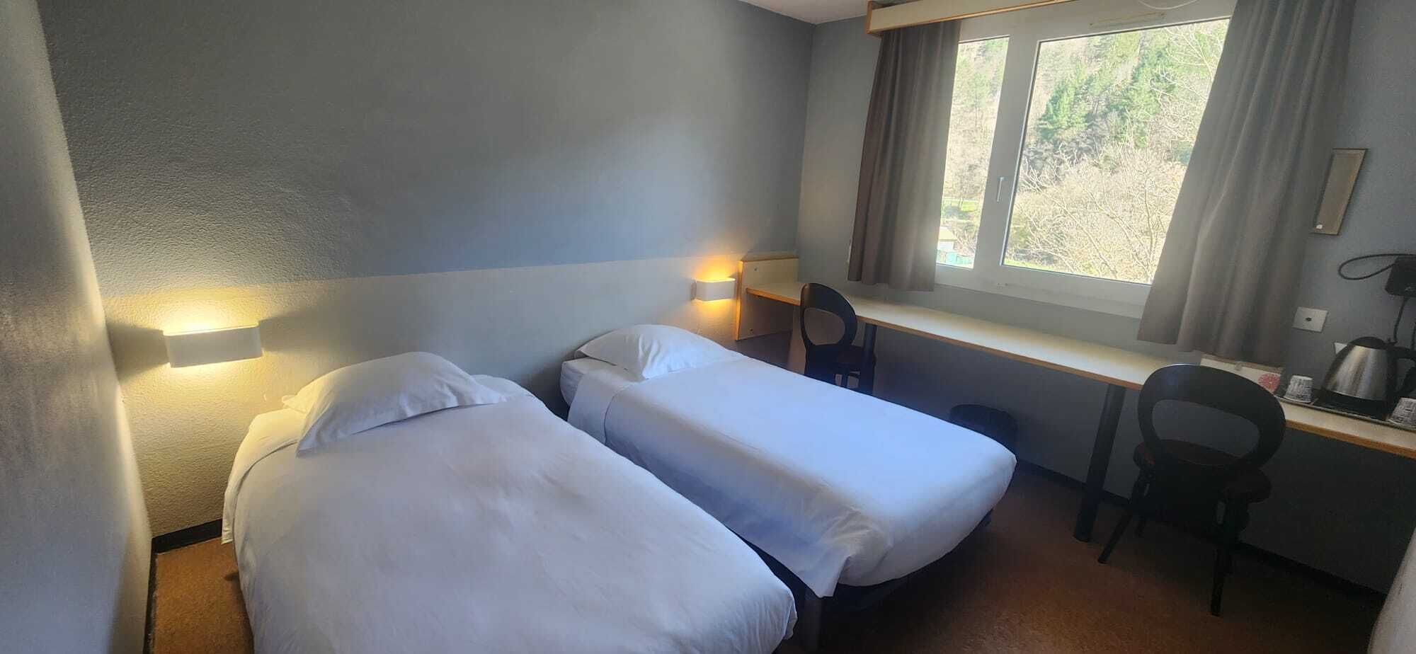 Kahden hengen classic-huone (kaksi sänkyä), jokinäköala | Ilmainen Wi-Fi