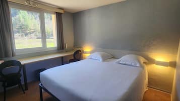 Klassieke tweepersoonskamer, uitzicht op bergen | Gratis wifi