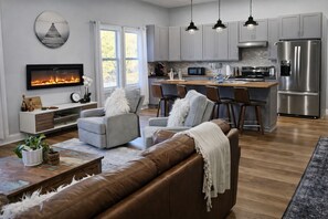 Interior - Perfect Basecamp for Rafting, Floating, Ziplining and REEEELAXING!!! (Copperhill)