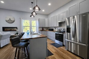 Private kitchen - Perfect Basecamp for Rafting, Floating, Ziplining and REEEELAXING!!! (Copperhill)