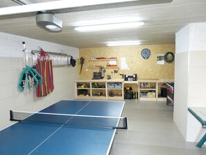 House | Game room