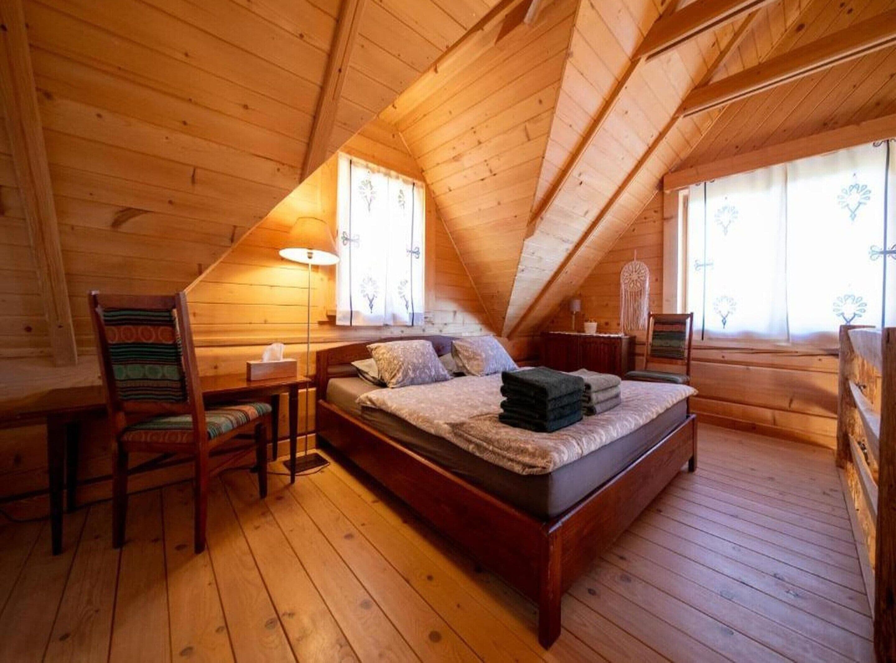 House | 4 bedrooms, individually furnished, bed sheets