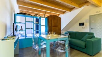 Basic-Studio, Balkon | Speisen