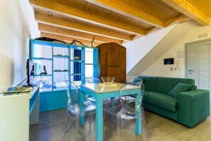 Basic Studio, Balcony | Dining - RESIDENZA CUNTIN (Carloforte)