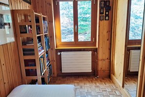 2 Schlafzimmer, Bügeleisen/Bügelbrett