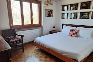 2 bedrooms, iron/ironing board