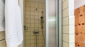 Shower, towels, shampoo