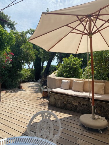 Charming mazet • Sea view facing Saint-Tropez